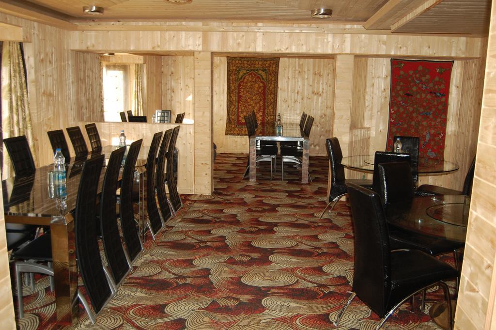 Hotel Zahgeer Continental Gulmarg Habitación foto