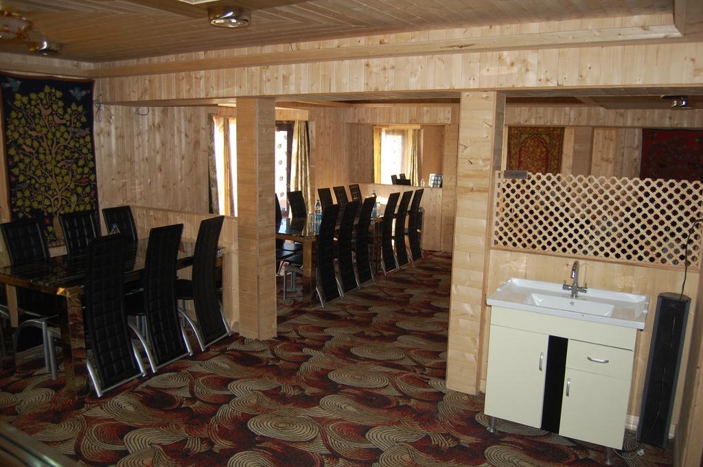 Hotel Zahgeer Continental Gulmarg Habitación foto